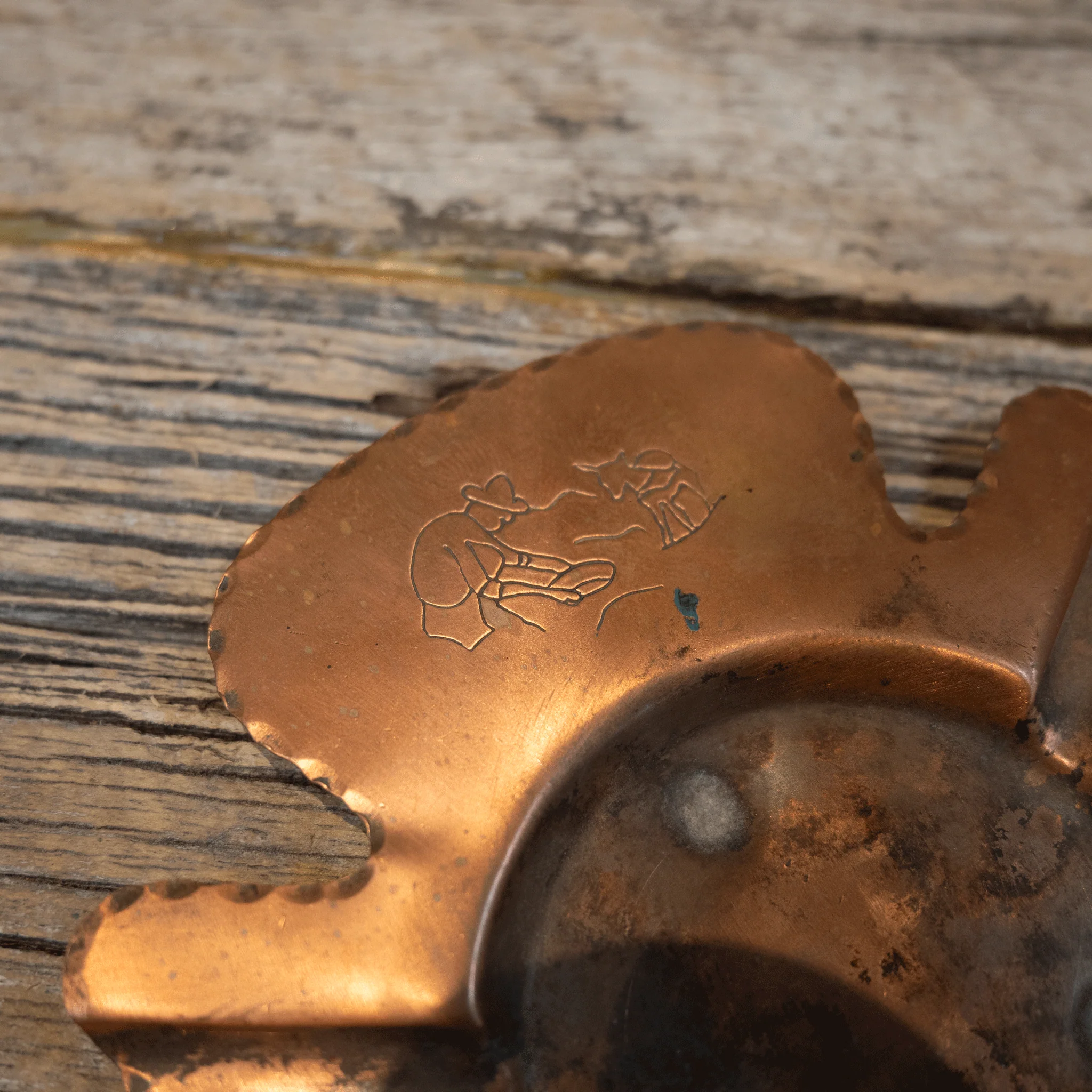 Vintage Hammered Arrowhead Copper ashtray - Image 2